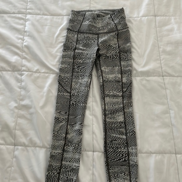 Lululemon leggings - Picture 5 of 5